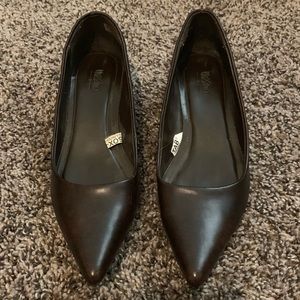 Kitten heel dress shoes